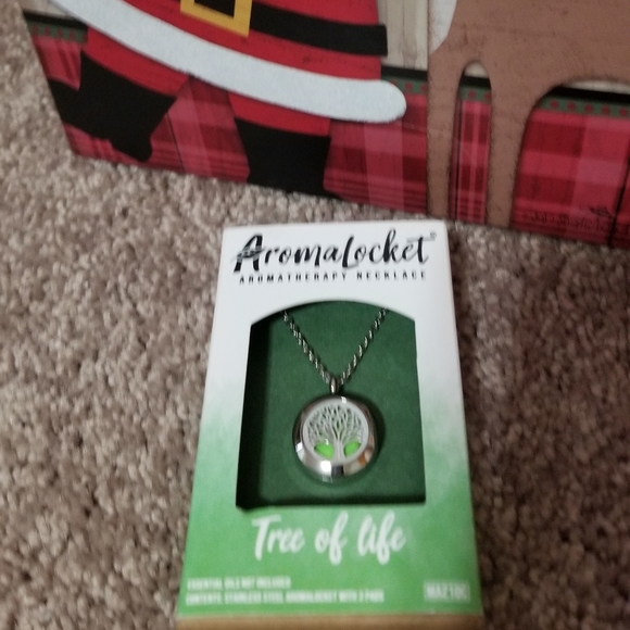 Aromatherapy Necklace - Picture 3 of 7